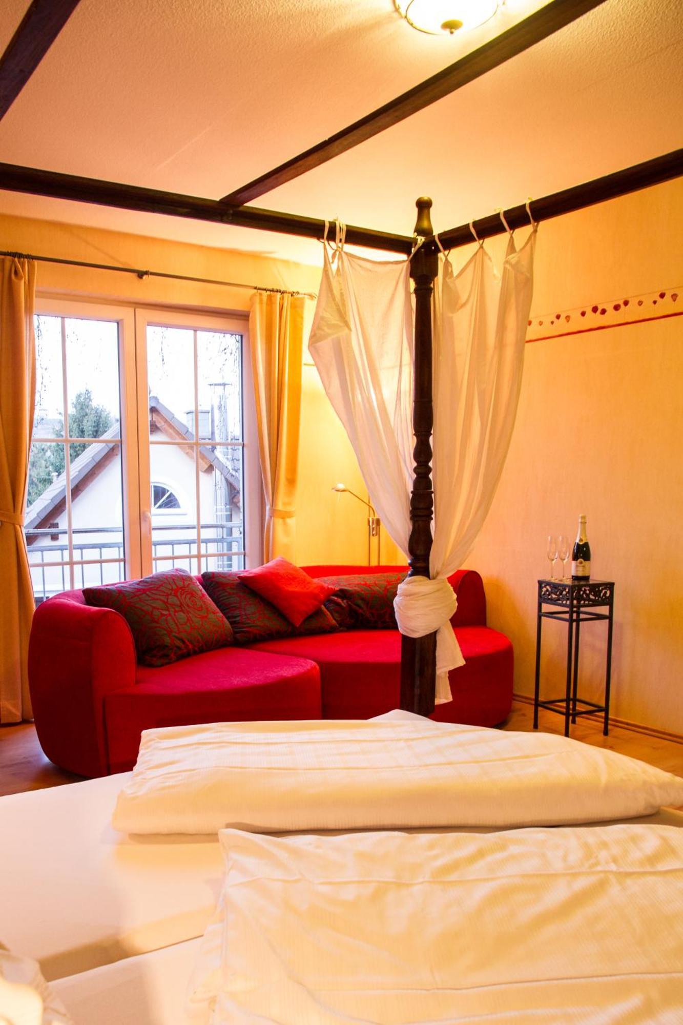 Harxheim Weingut Weinstube Weinhotel Wolf المظهر الخارجي الصورة